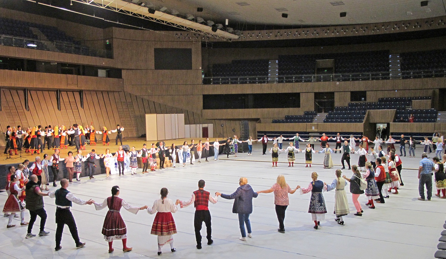 Варненският концерт „Заедно за Карлово“ събра над 8 хиляди лева